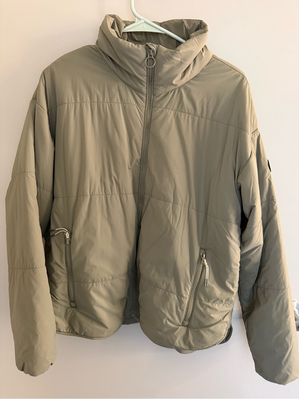 Vuori Women’s Puffer Jacket